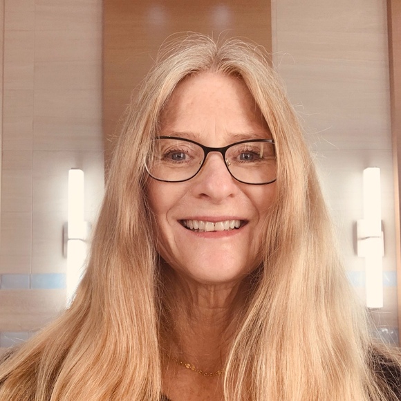 Meet your Posher, Caroline - Picture 1 of 1